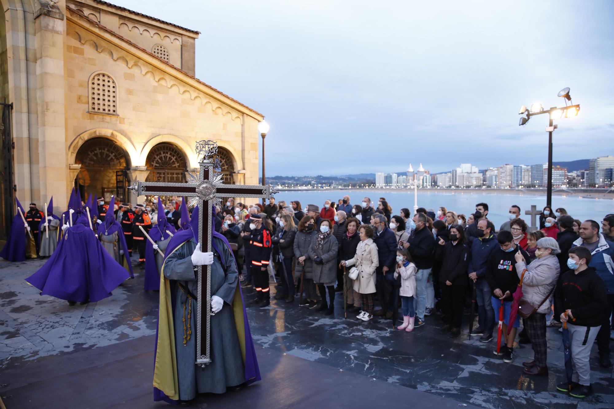 En imágenes: Procesión de Martes Santo en Gijón