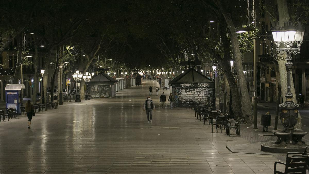 Las Rambles de Barcelona durante el pasado toque de queda nocturno