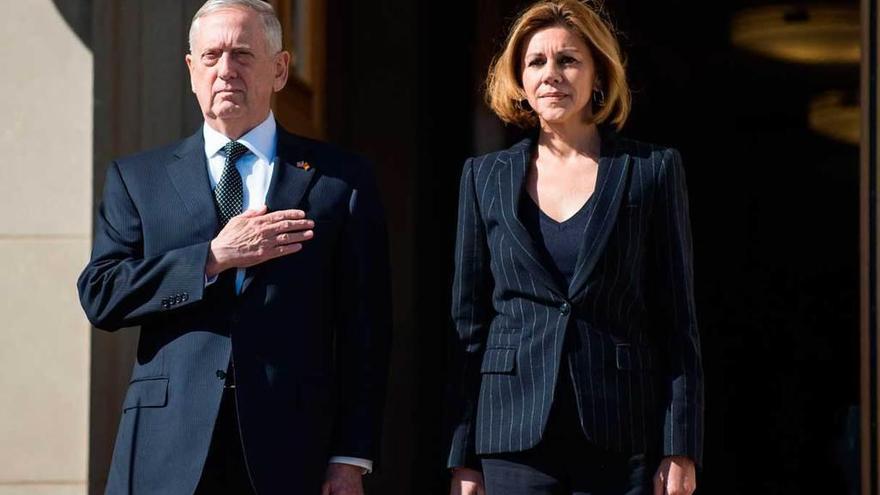 Cospedal y el general Mattis, ayer, a las puertas del Pentágono.