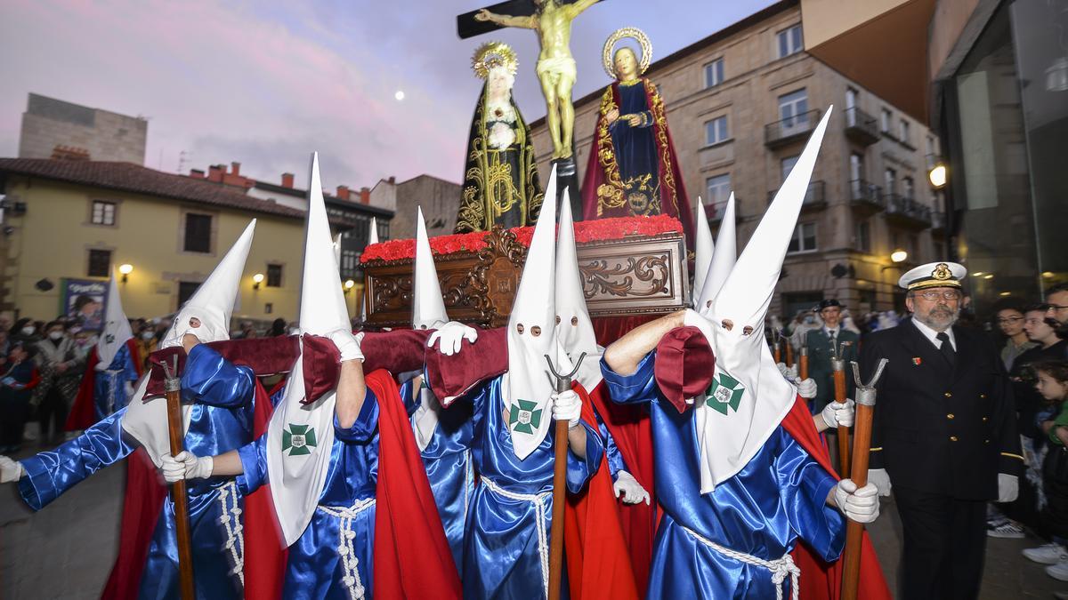 EN IMÁGENES: Los sanjuaninos protagonizan la procesión de la Tercera Palabra en Avilés