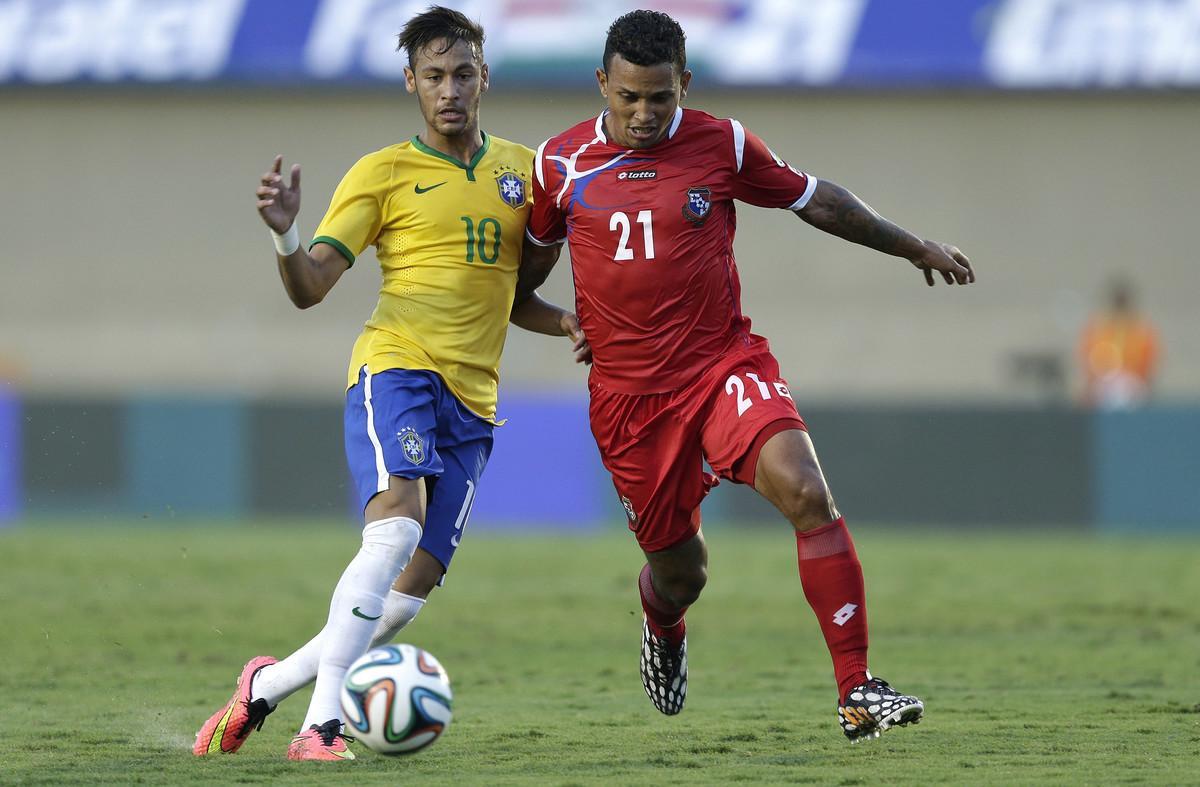 FILE - In this Tuesday, June 3, 2014, file photo, Brazil’s Neymar, left, fights for the ball with Panama’s Amilcar Henriquez during a friendly soccer match at the Serra Dourada stadium in Goiania, Brazil. Police in Panama said Henriquez was shot dead while leaving his home on Saturday, April 15, 2017. (AP Photo/Andre Penner, File)