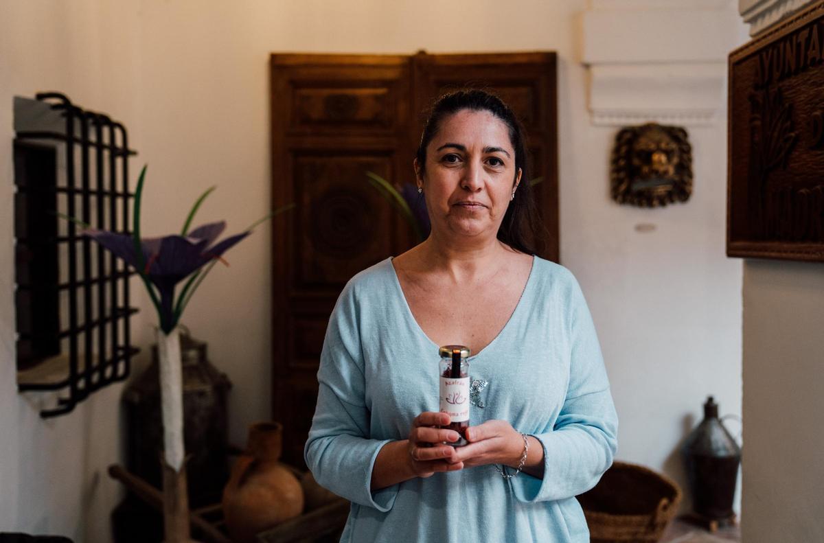 Ana Gutiérrez es el alma de 'Estigma Rojo', empresa dedicada al azafrán
