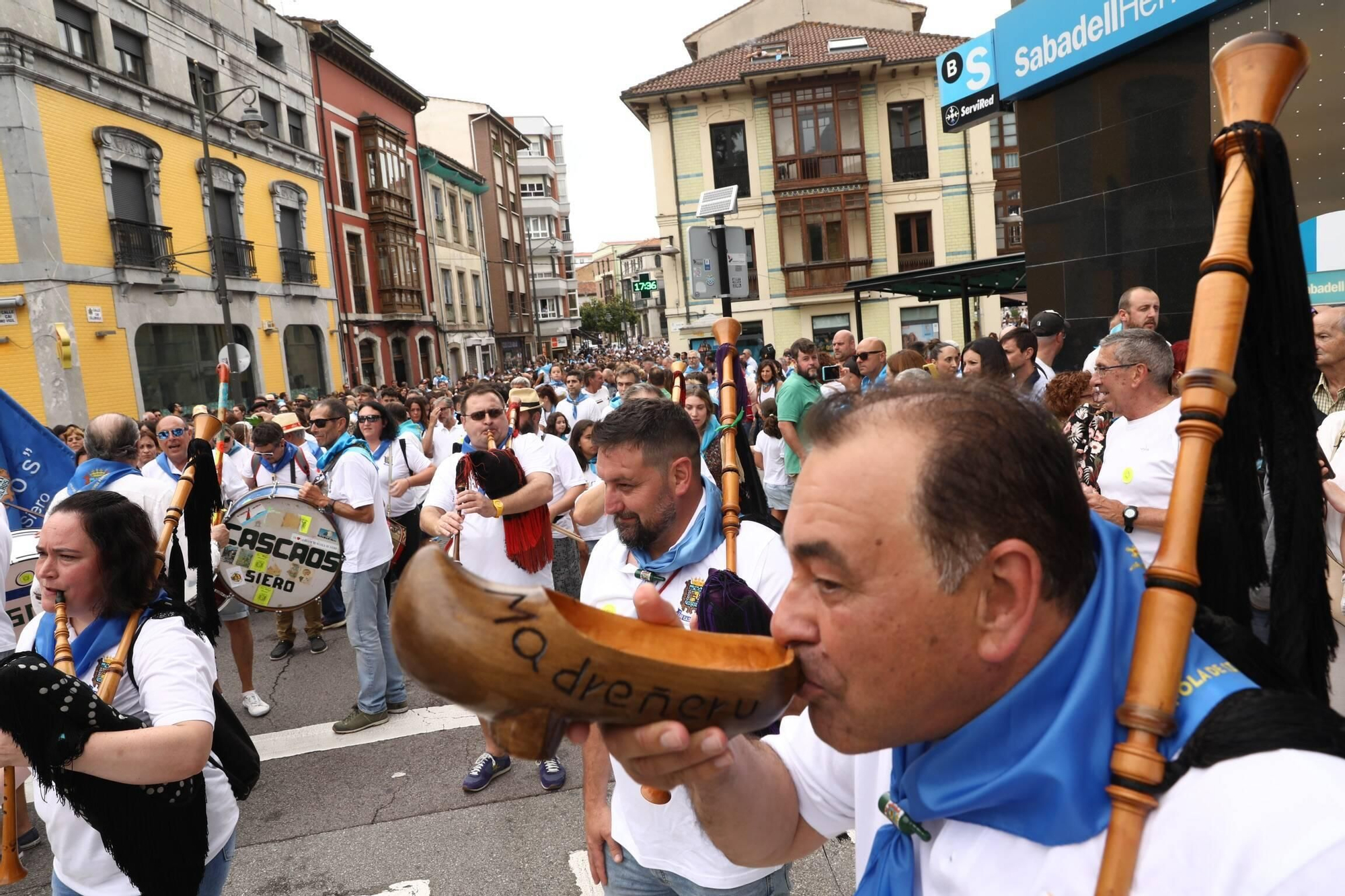 En imágenes: Miles de romeros celebran el Carmín en la Pola