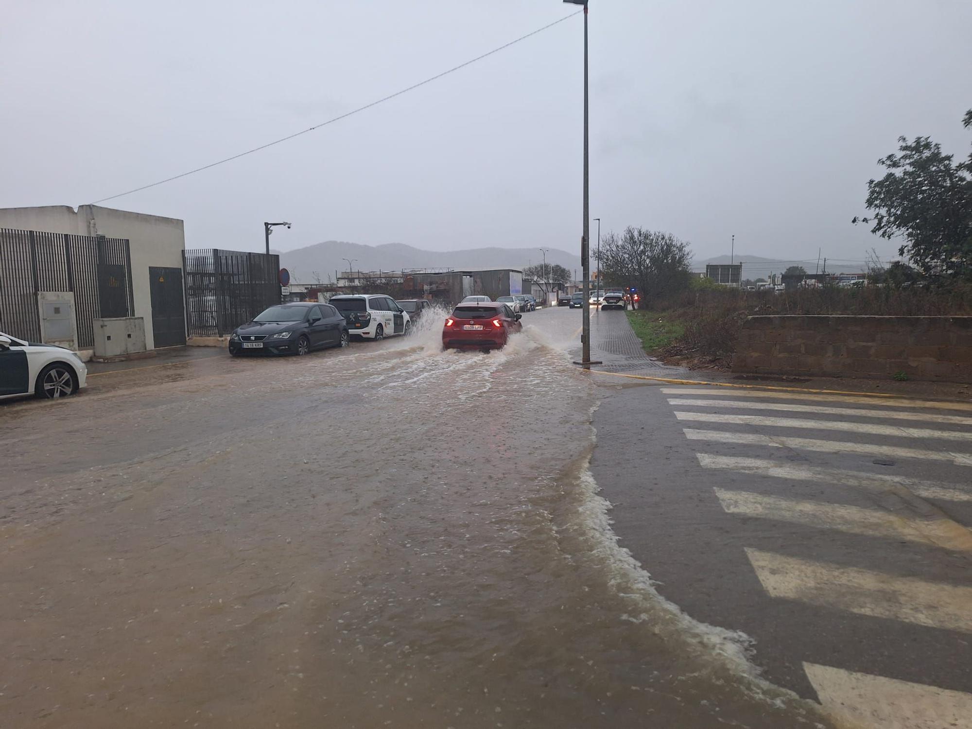 Carretera anegada en Can Bonet.