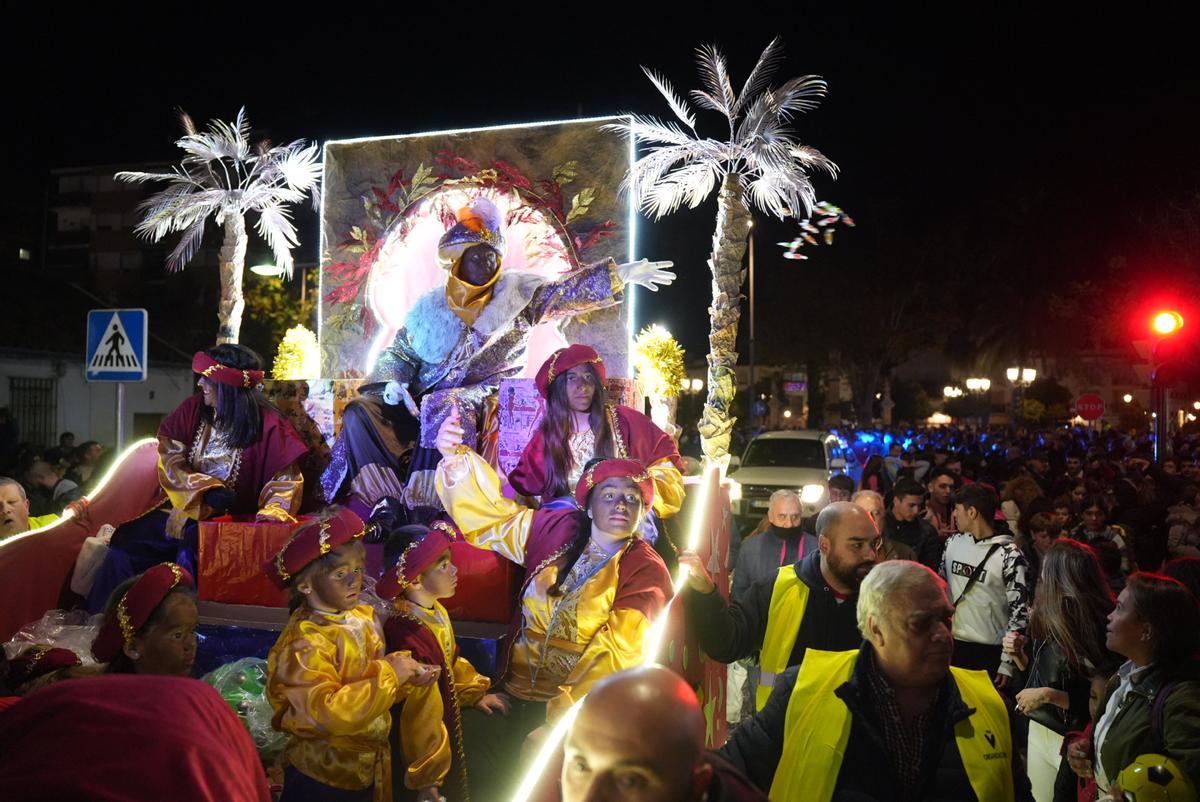 Una carroza participante en la primera cabalgata de los Reyes Magos de La Viñuela.