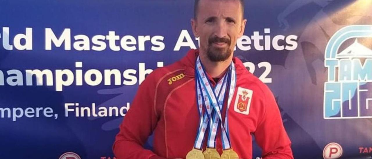Iván Morales, con sus tres medallas de oro en Tampere. | LA OPINIÓN