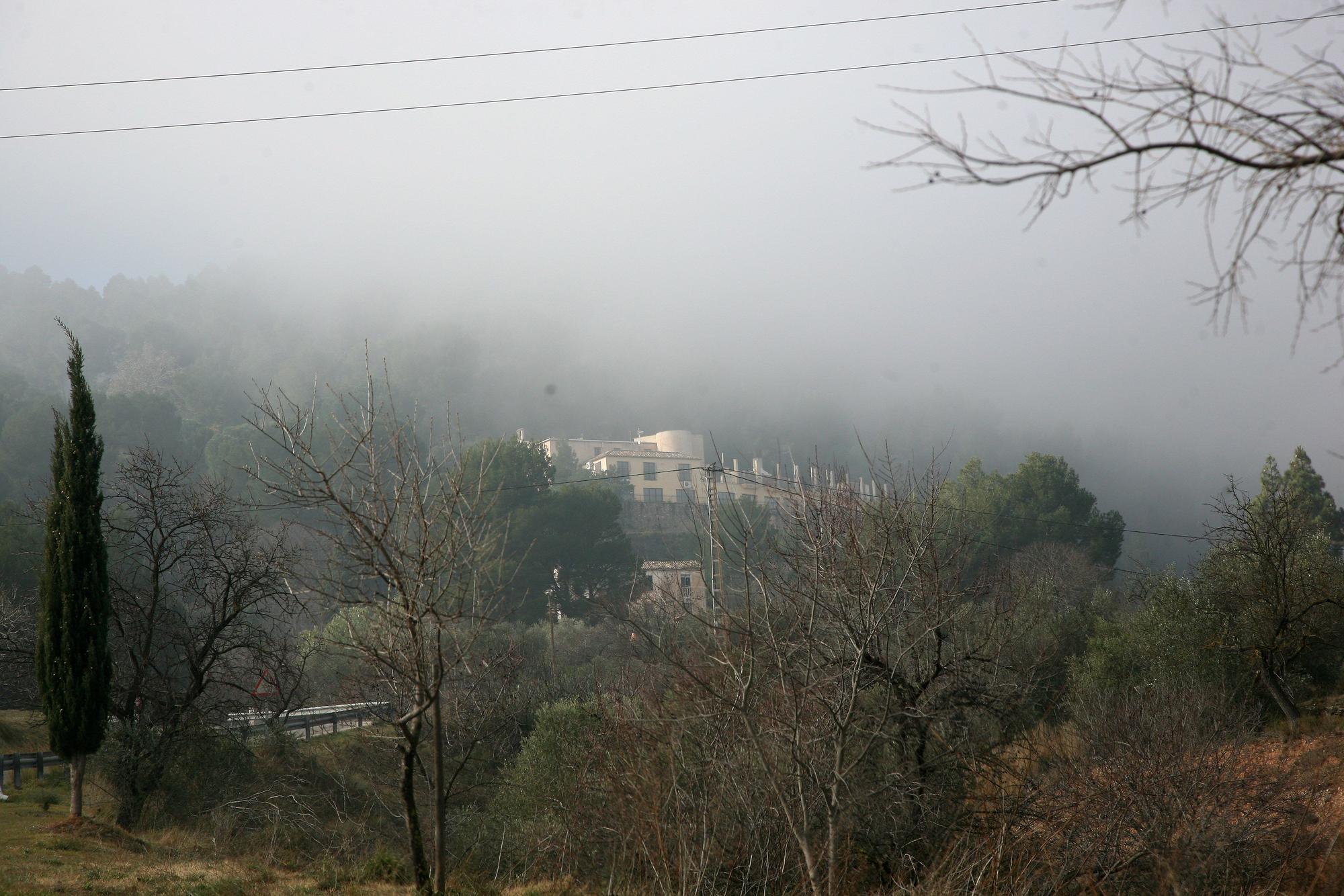 La niebla cubre algunas zonas de Alcoy y el Comtat