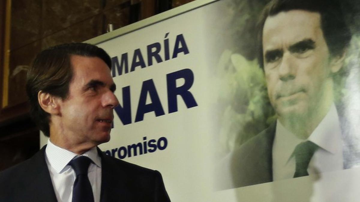 El presidente del Gobierno, José María Aznar, en la presentación de su libro.