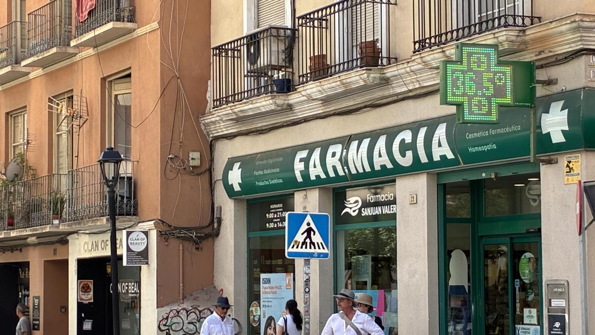 Los termómetros en Málaga capital han marcado temperaturas por encima de los 36 grados por la llegada del terral.