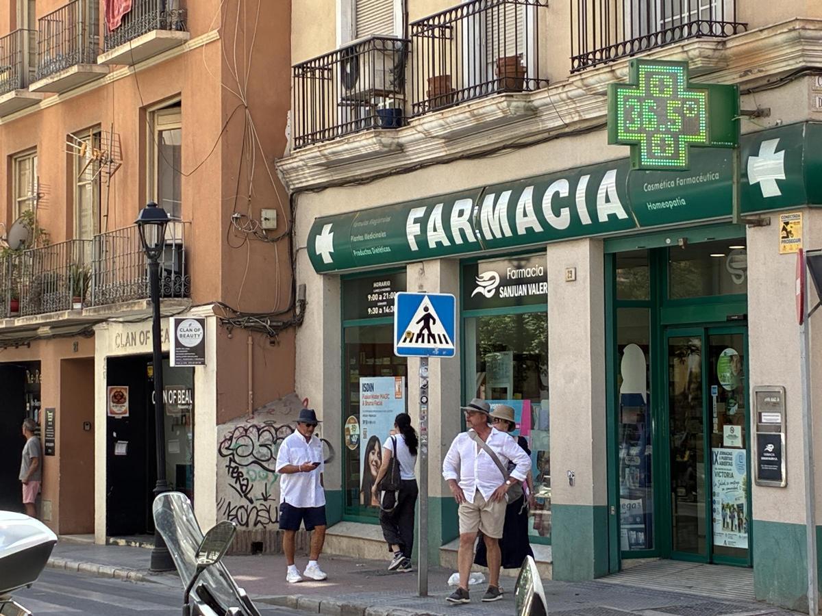 Los termómetros en Málaga capital han marcado temperaturas por encima de los 36 grados por la llegada del terral.