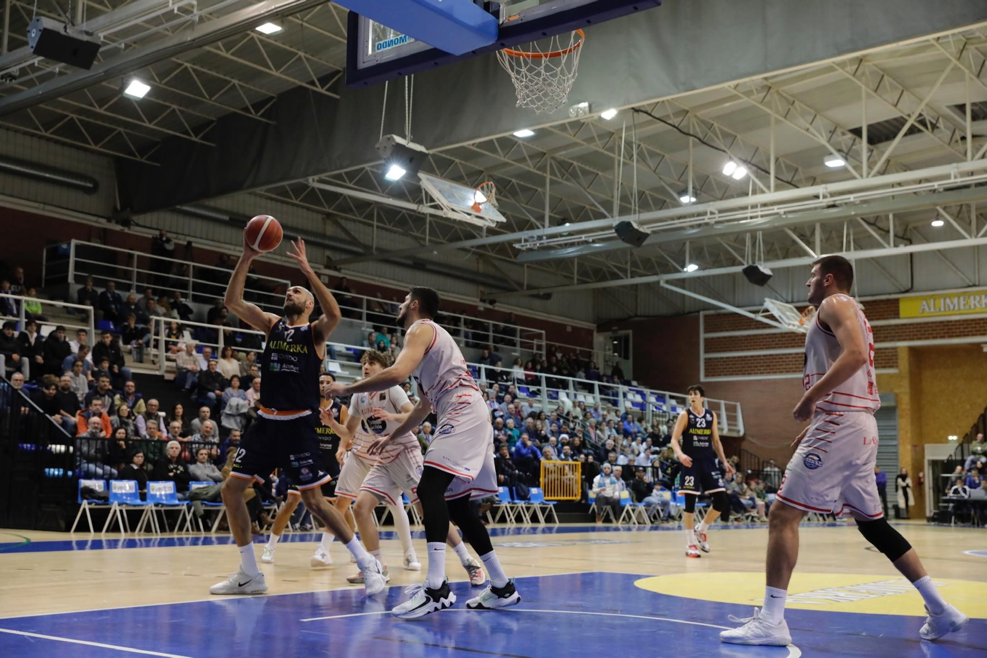 El Alimerka Oviedo Baloncesto se impone al Ourense (75-58) y sigue en racha