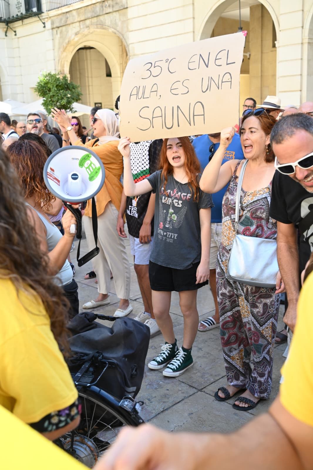 Continúan las protestas por el calor en las aulas de Alicante