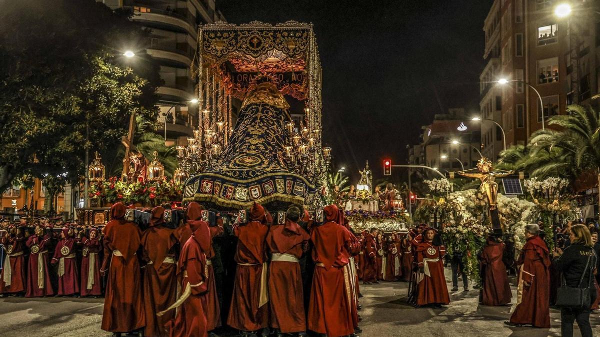 Momentos únicos de la procesión de la Santa Cena de Alicante