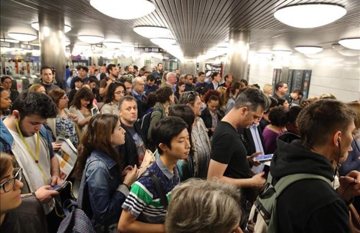 Aglomeraciones en el metro un día de huelga.