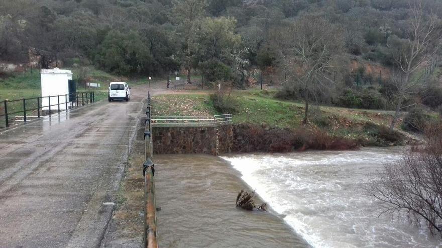 Muere un vecino de Alburquerque al caer su vehículo al embalse de Peña del Águila