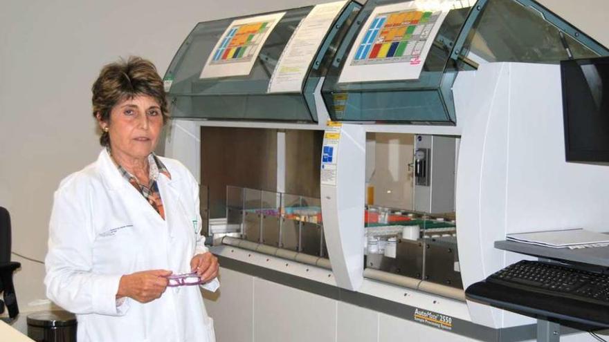 La doctora Amalia Andrade, en el laboratorio del Álvaro Cunqueiro. // FdV