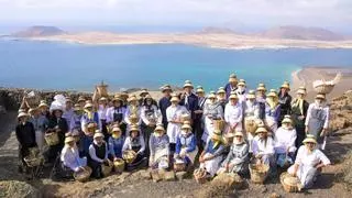 Las gracioseras recrean la Bajada del Risco de Famara como hace 50 años