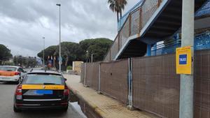 El puente de la Pava en Gavà, con un servicio de taxi alternativo.