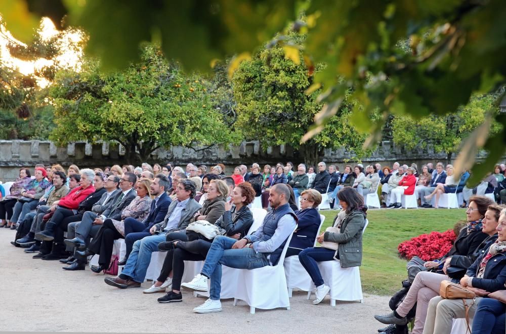 La emisión de la ópera al aire libre, impulsada por FARO DE VIGO con la colaboración del Concello, llenó el pazo de Castrelos