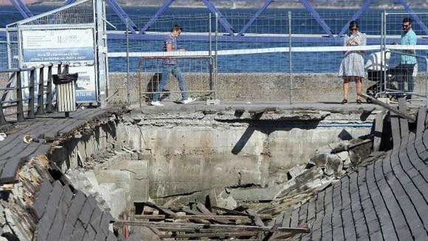 Zona del muelle de O Marisquiño afectada por el desplome.