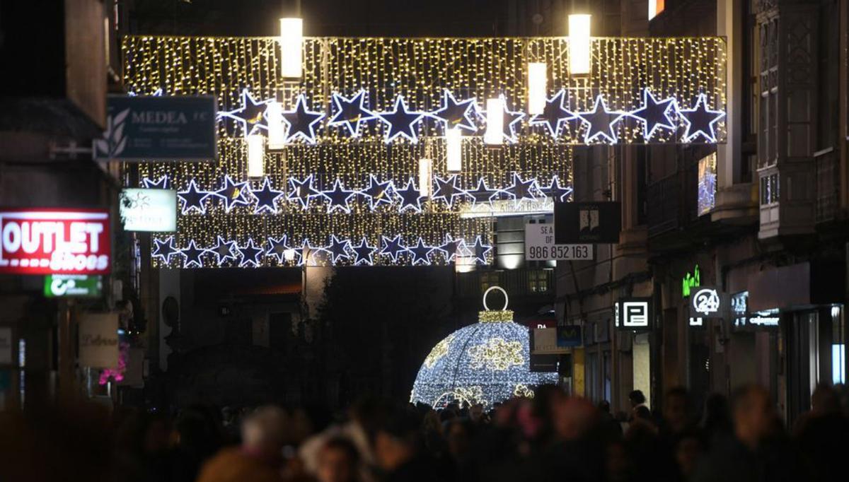 Una de las calles iluminadas. |   // GUSTAVO SANTOS 