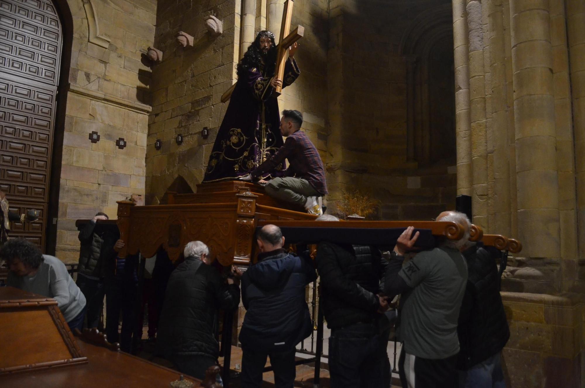 Semana Santa Benavente 2024: Así prepara la Cofradía de Jesús Nazareno las andas