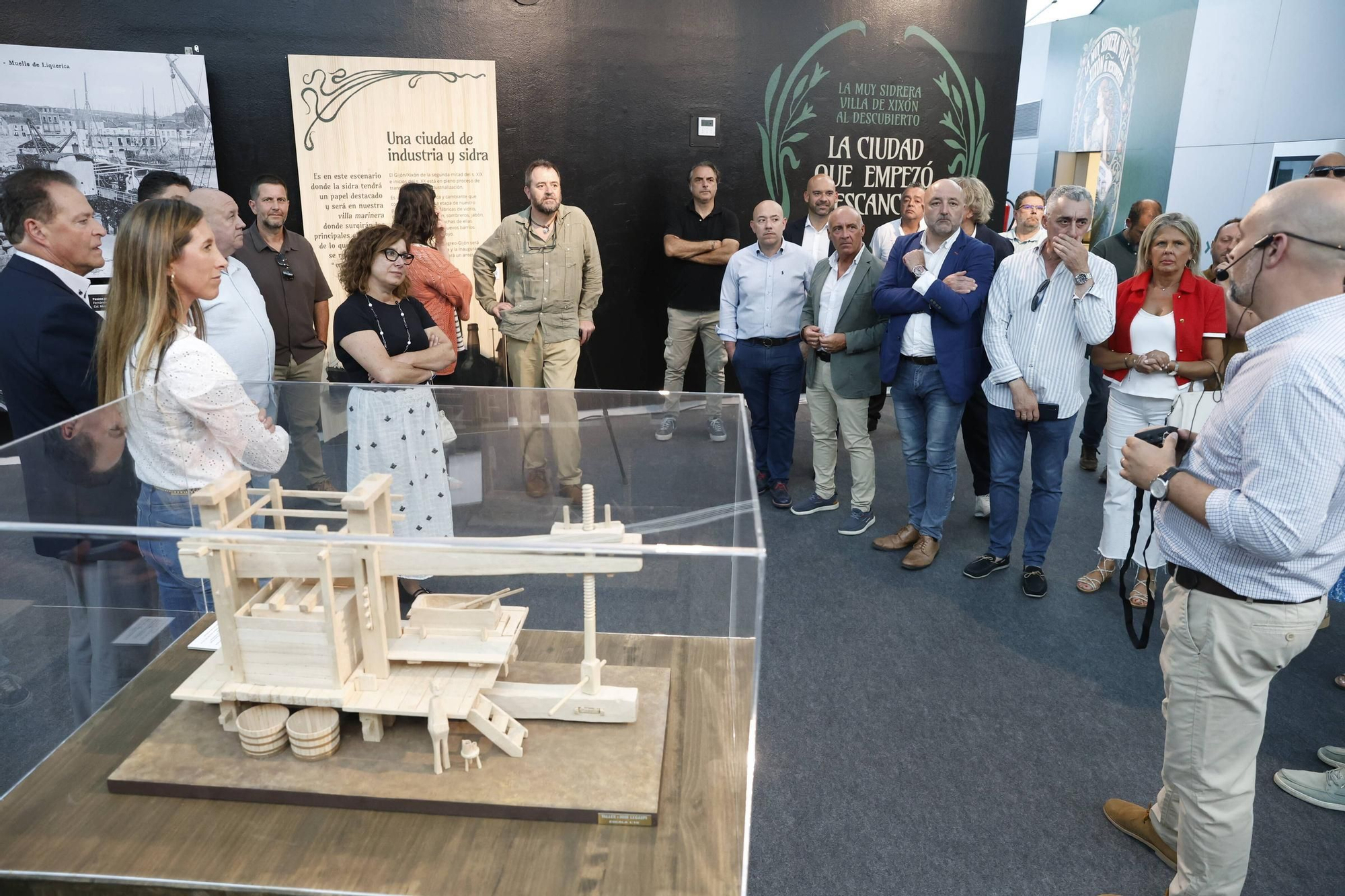 Gijón escancia su historia sidrera en la Feria de Muestras: así es el stand del Ayuntamiento (en imágenes)