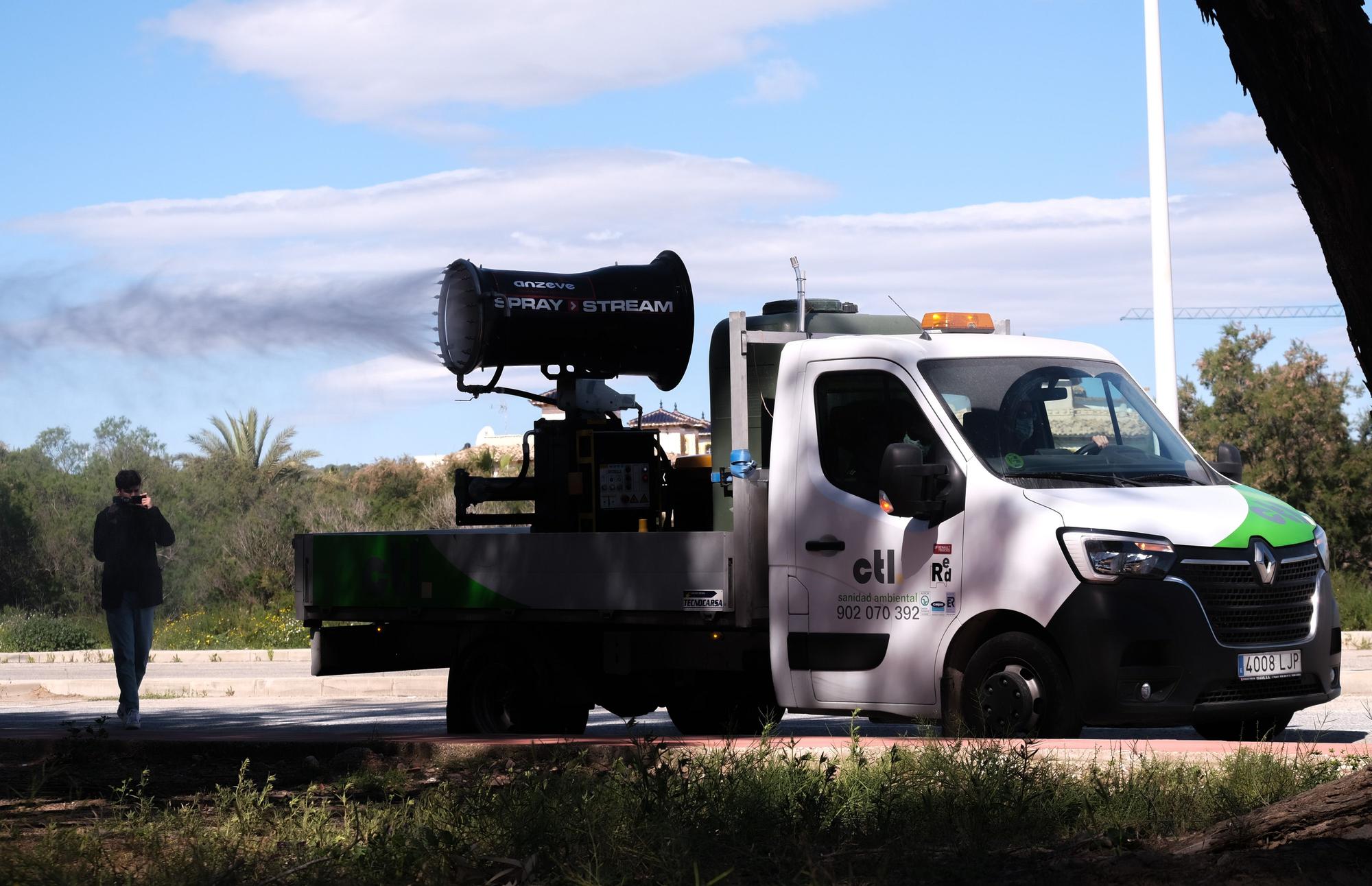 Más drones y una zodiac para vencer las plagas de mosquito en Elche