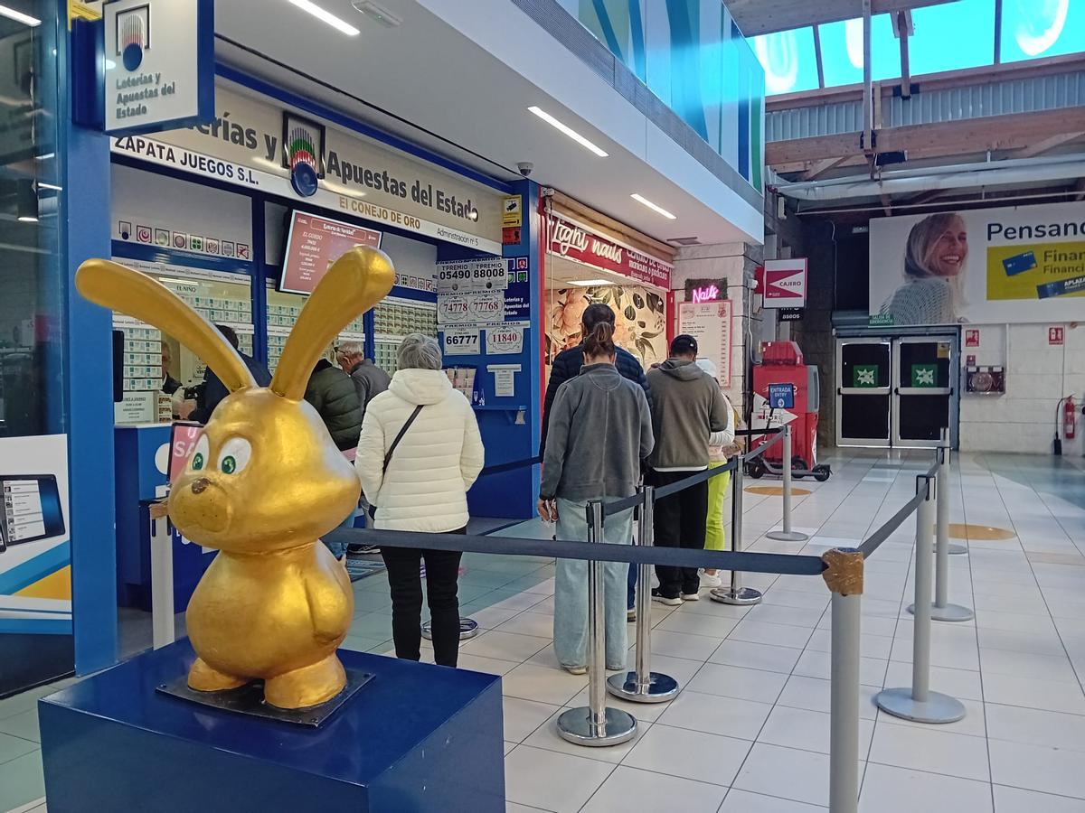 "El Conejo de Oro" de Torrevieja y su idilio con la Lotería de Navidad