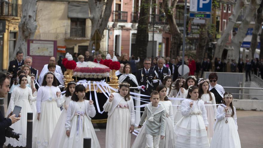 &quot;La Camilla&quot; procesiona por las calles de Xàtiva