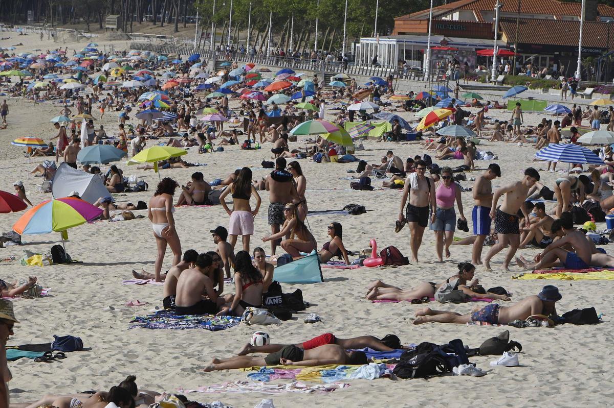 Vista general de la playas de Samil (Vigo), el 9 de junio de 2025