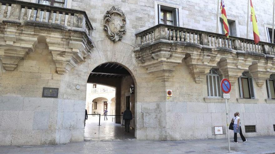 Absuelven a una mujer que fue condenada por gastar miles de euros en Ibiza usurpando la identidad de otra