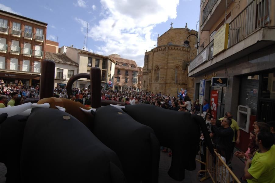 Los toros hinchables llenaron las calles