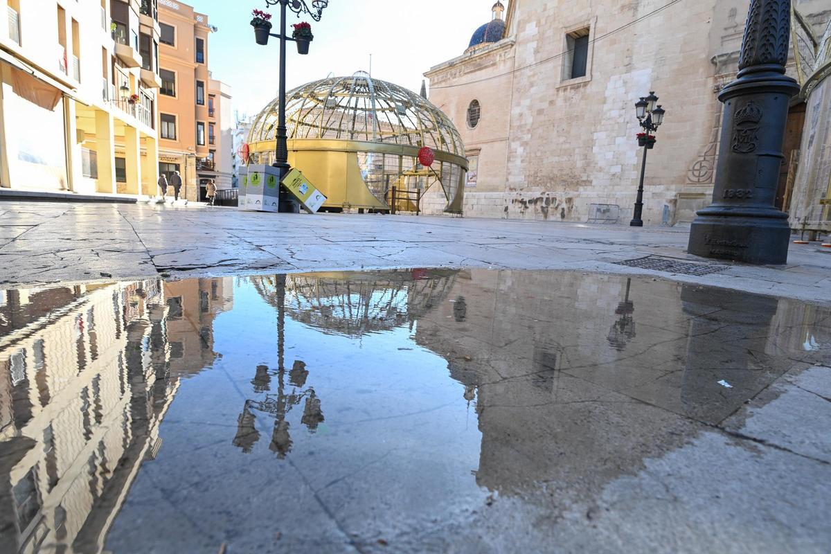 El estado en el que se encuentra la plaza y el pavimento en estos momentos.