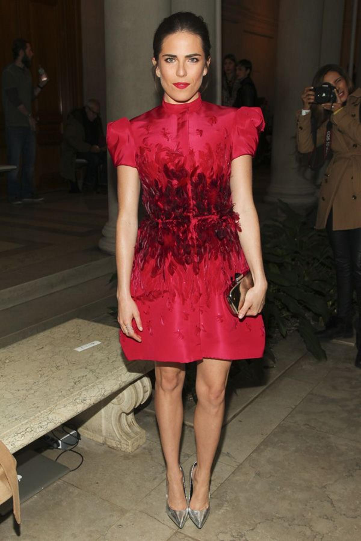 Karla Souza en el desfile de Carolina Herrera en la semana de la moda de Nueva York