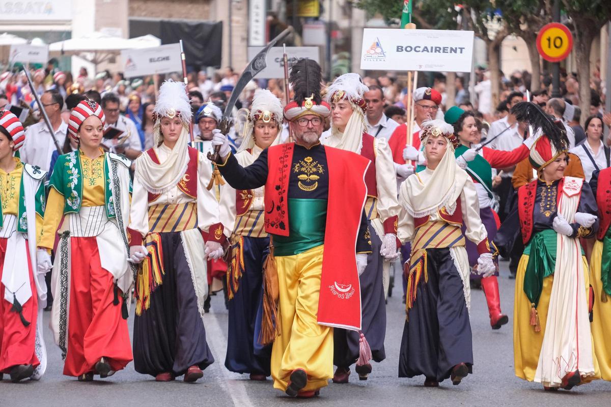 Las mejores imágenes del Desfile del 50 aniversario del Primer Congreso Nacional de Fiestas de Moros y Cristianos en Villena Las mejores imágenes del Desfile del 50 aniversario del Primer Congreso Nacional de Fiestas de Moros y Cristianos en Villena