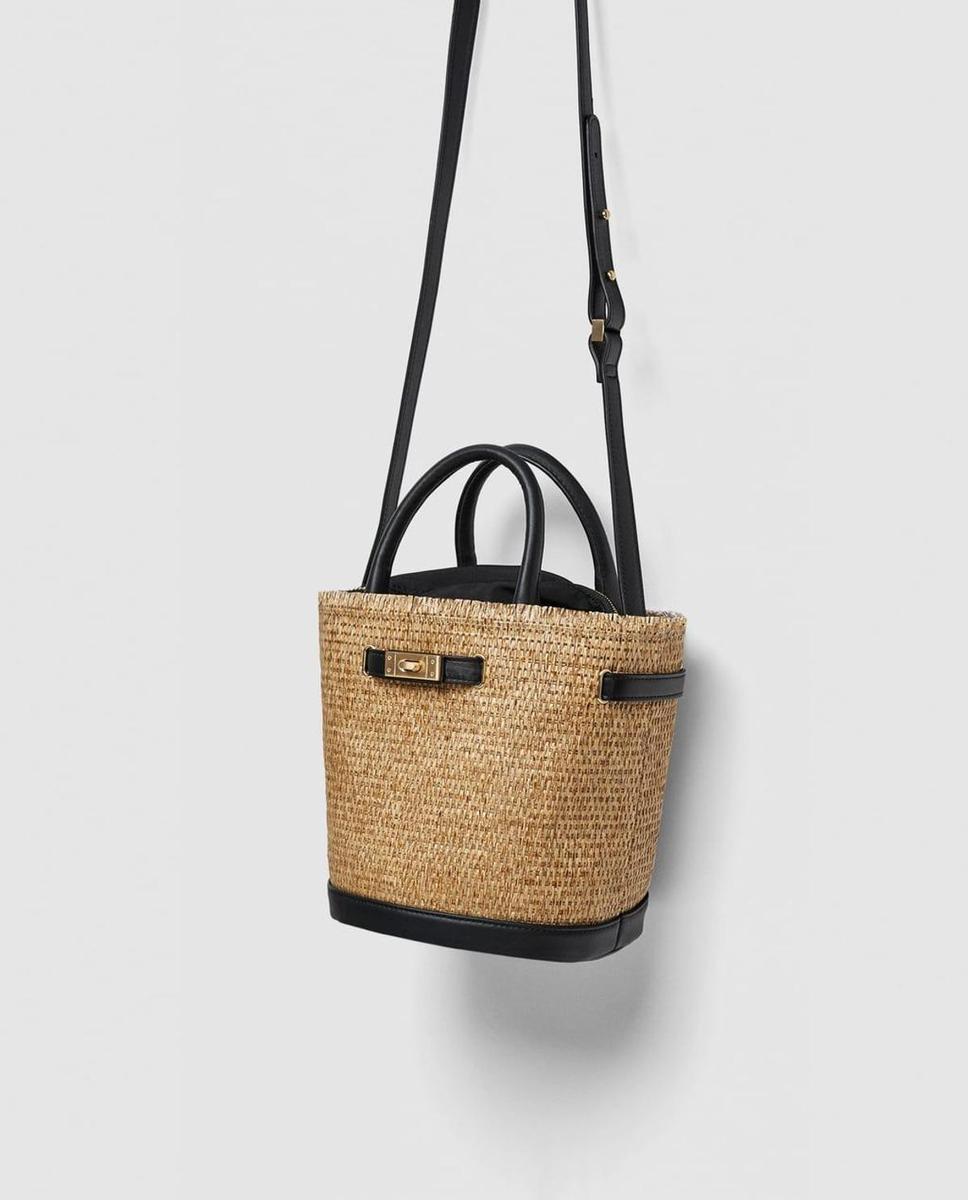 Bolso shopper capazo bicolor de Zara. (Precio: 29, 95 euros)