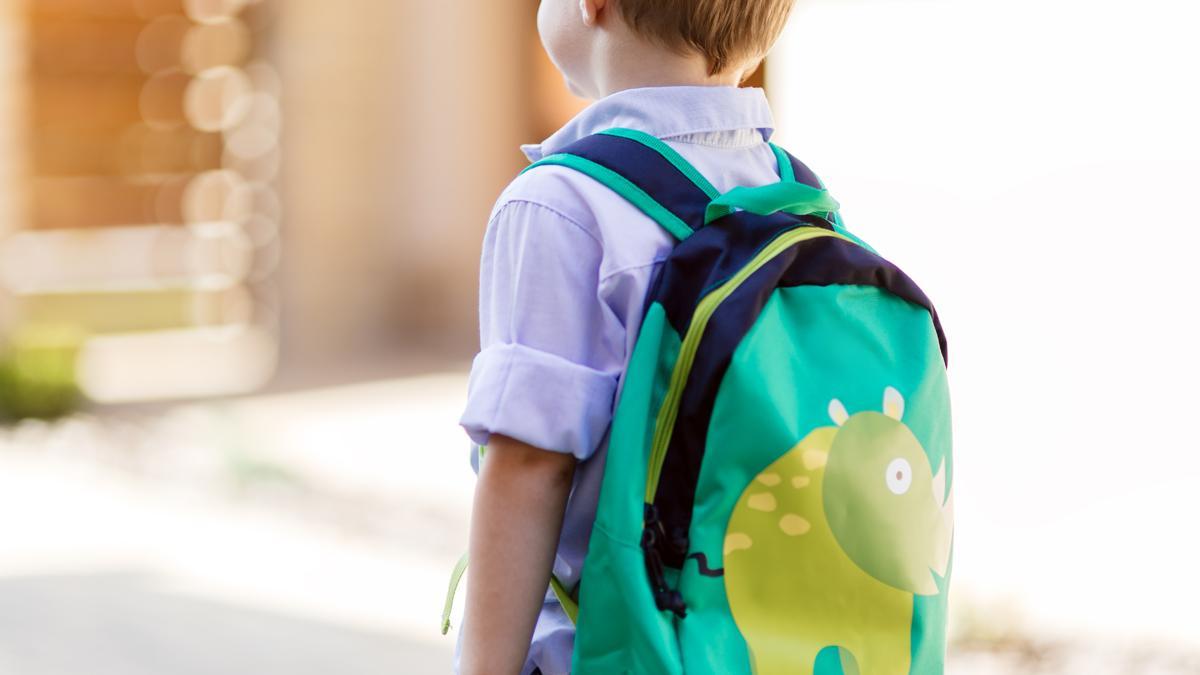 Un niño en la escuela