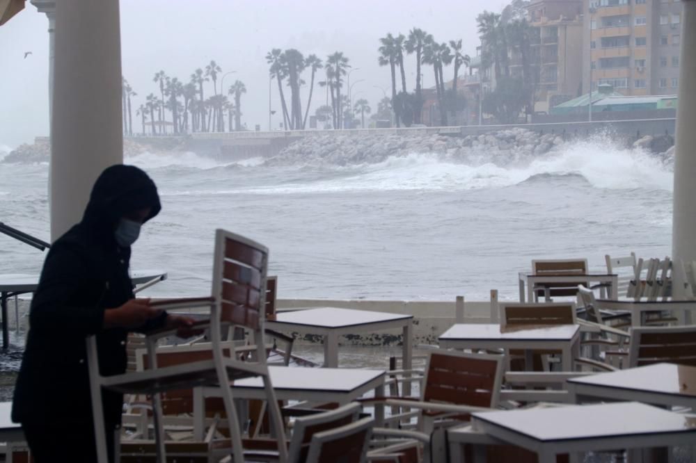 Lluvia y temporal en el mar en Málaga con la llegada de la borrasca Filomena.