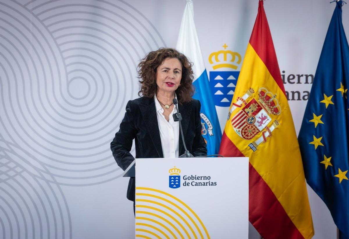 La consejera de Hacienda y Relaciones con la Unión Europea del Gobierno de Canarias, Matilde Asián