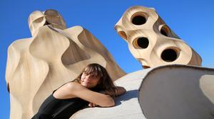 La il·lustradora Marta Cerdà tria com a icona de Barcelona la Pedrera i la dibuixa per a El Periódico.