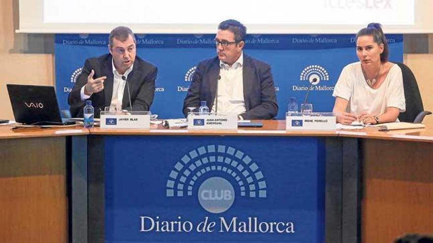 Javier Blas, Juan Antonio Amengual e Irene Perelló, ayer en el Club Diario de Mallorca.
