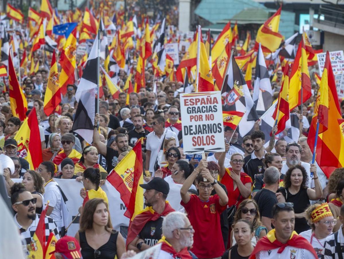 Vivas assegura que la ciutat "està en perill" però "continua dreta"