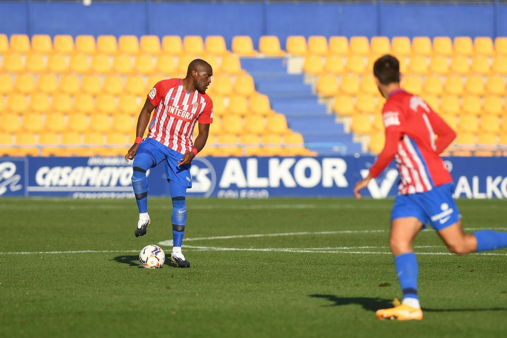 El partido entre el Alcorcón y el Sporting, en imágenes