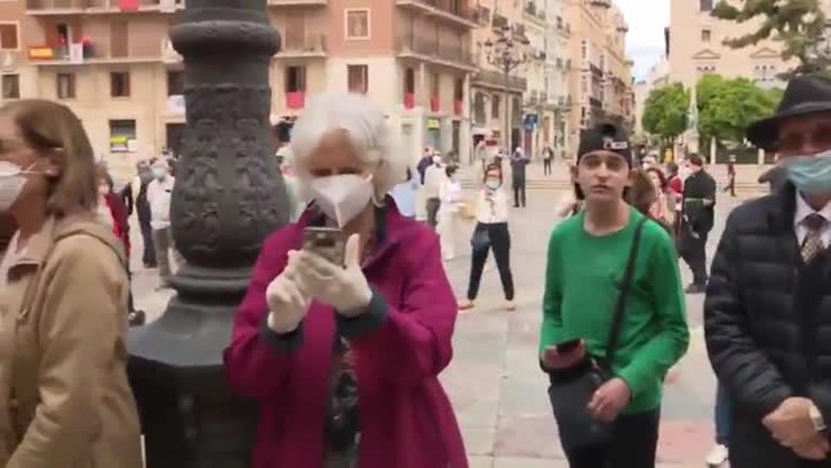 Polémica en Valencia por una concentración de personas en la apertura de la basílica