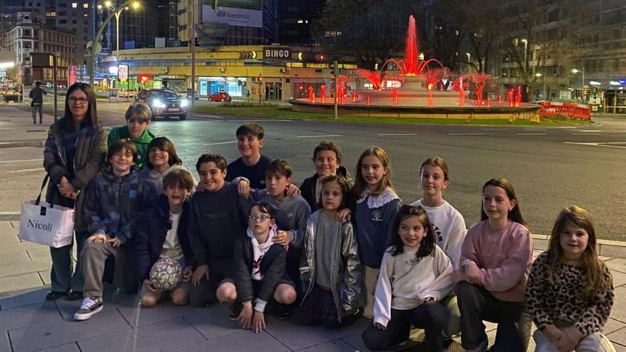 Cuatro Caminos, de rojo por la hemofilia.