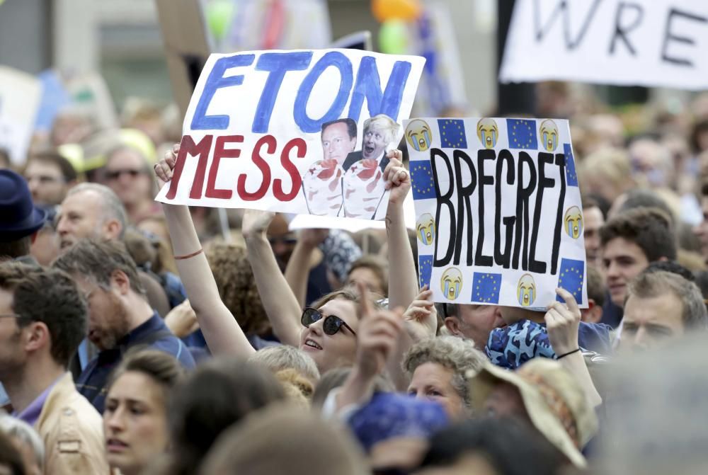 Miles de personas protestan en Londres contra el 'Brexit'