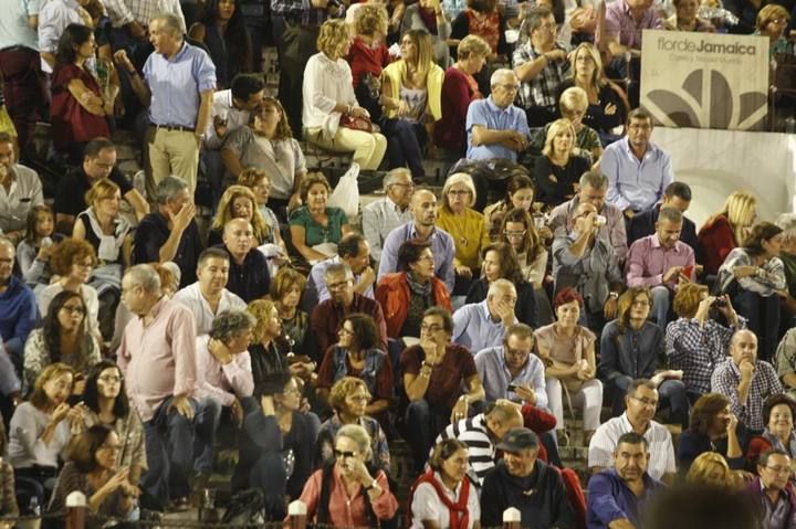 Raphael enamora en su concierto en la Plaza de Toros