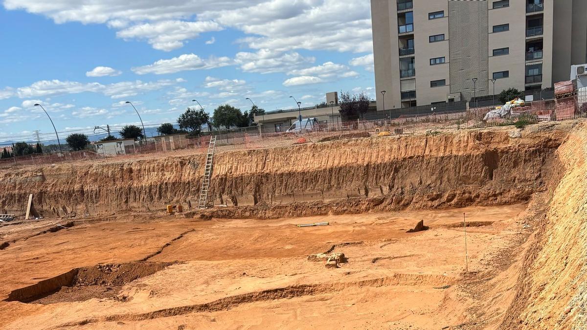 Excavación donde se hallaron los restos
