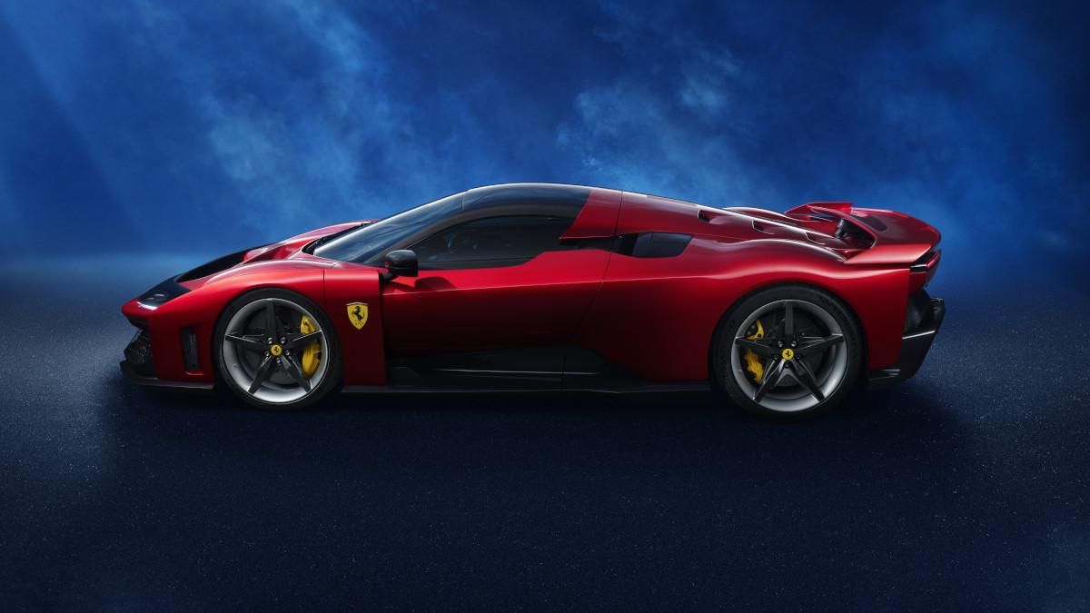 Ferrari_F80_galeria (13).jpg